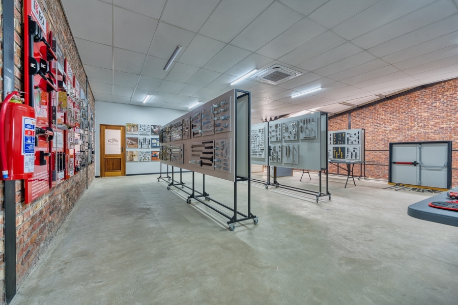 To Let commercial Property for Rent in De Zoete Inval Western Cape